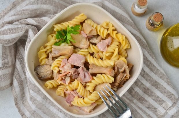 Pasta with mushrooms and bacon – a simple and delicious recipe with photos (step by step)