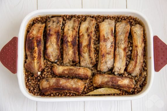 Pork ribs with buckwheat in the oven: photo of recipe preparation, step 5