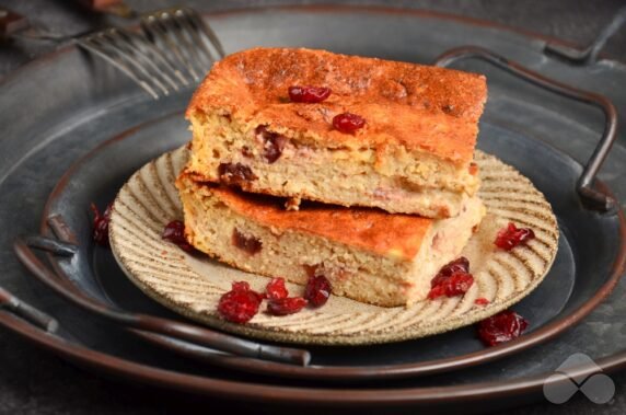 Cottage cheese casserole with cranberries and spelt flour: photo of recipe preparation, step 7