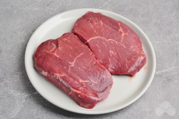 Beef steak in a frying pan: photo of recipe preparation, step 1