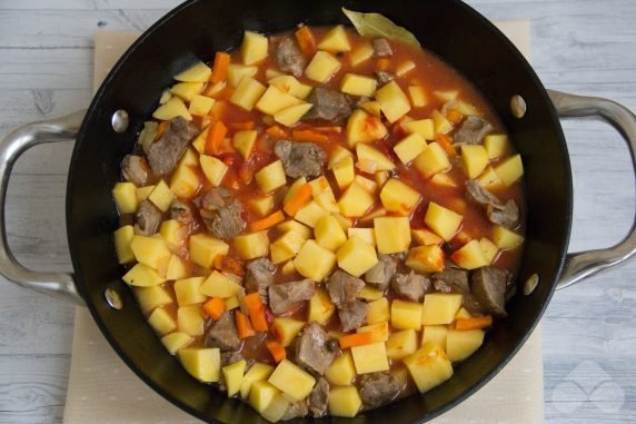 Vegetable stew with lamb and green peas: photo of recipe preparation, step 6