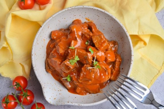 Beef goulash with smoked paprika: photo of recipe preparation, step 6