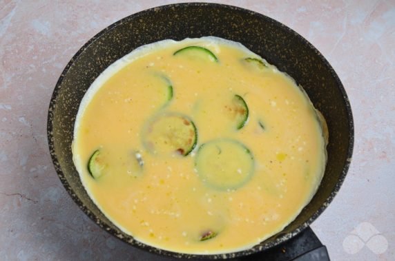 Omelet with zucchini: photo of recipe preparation, step 4