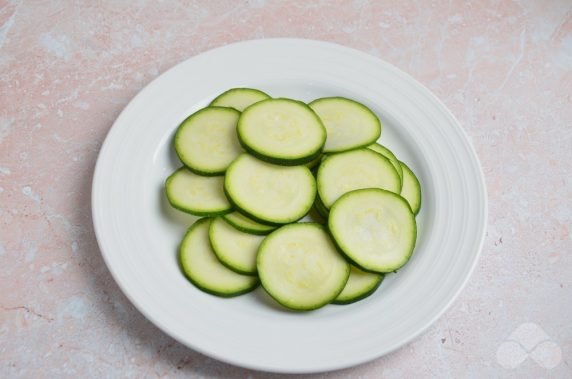 Omelet with zucchini: photo of recipe preparation, step 1