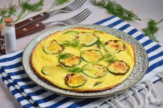 Omelet with zucchini: photo of recipe preparation, step 6