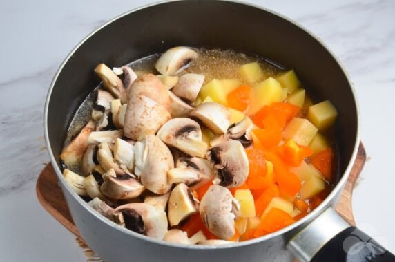 Vegetable stew with pork in thick tomato sauce: photo of recipe preparation, step 9