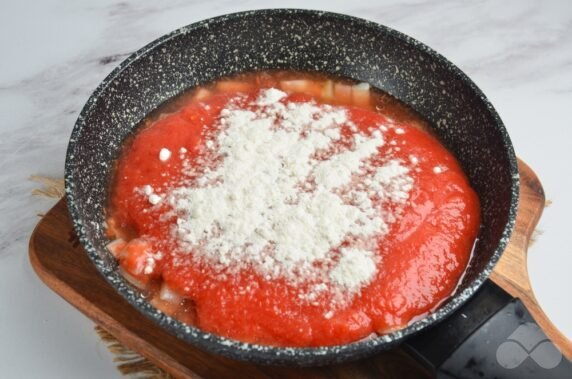 Vegetable stew with pork in thick tomato sauce: photo of recipe preparation, step 8