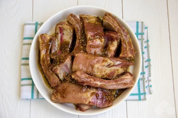 Pork ribs with potatoes in the oven in foil: photo of recipe preparation, step 2