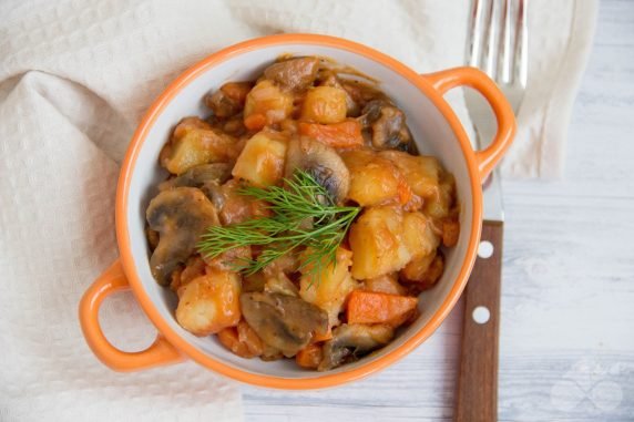 Vegetarian goulash without meat: photo of recipe preparation, step 7