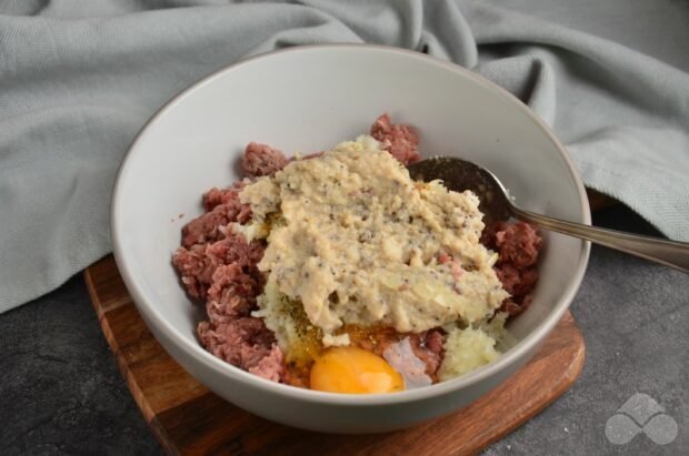 Beef patties with bread and milk: photo of recipe preparation, step 4