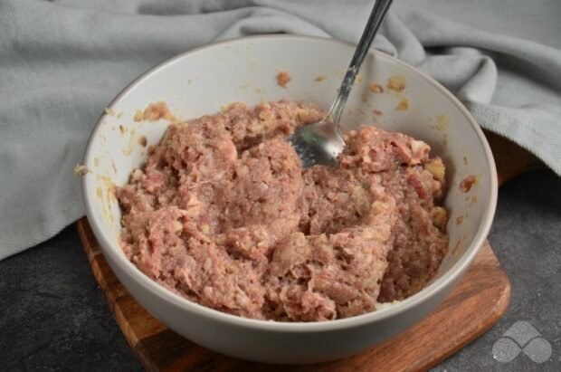 Beef patties with bread and milk: photo of recipe preparation, step 5