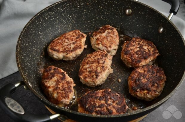 Beef patties with bread and milk: photo of recipe preparation, step 7