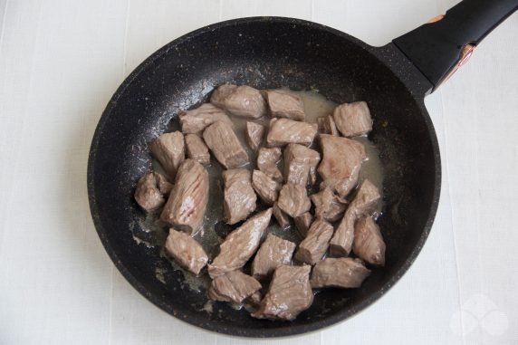 Veal stewed with carrots and onions: photo of recipe preparation, step 3