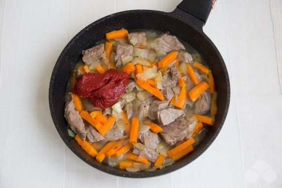 Veal stewed with carrots and onions: photo of recipe preparation, step 4