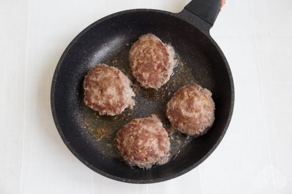 Cutlets with semolina: photo of recipe preparation, step 6