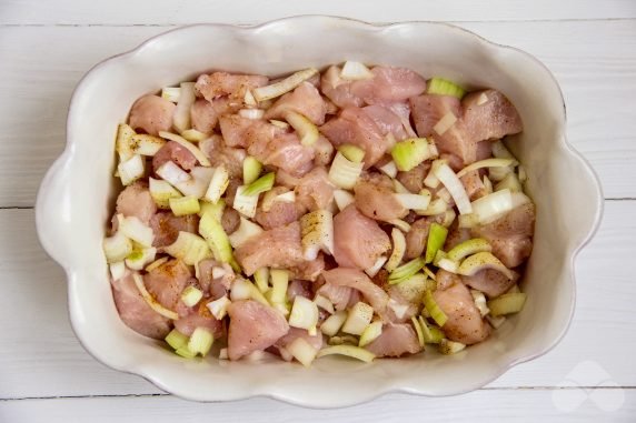 Potato casserole with chicken and cream: photo of recipe preparation, step 1