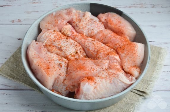 Chicken with mayonnaise and garlic in the oven: photo of recipe preparation, step 2