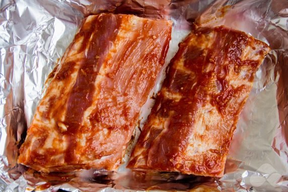 Simple pork ribs in the oven in foil with garlic: photo of recipe preparation, step 2