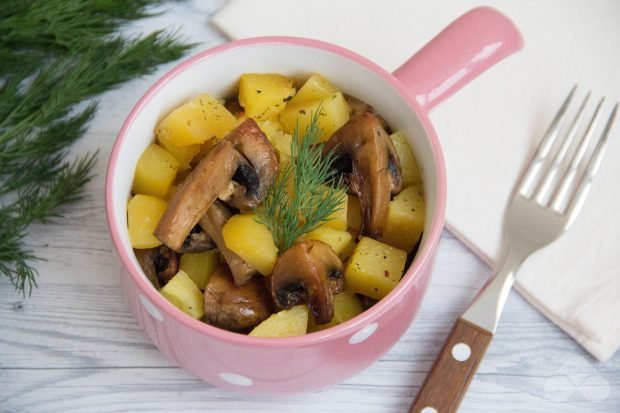 Potatoes with champignons in pots – a simple and delicious recipe with photos (step by step)