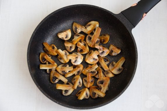 Potatoes with champignons in pots: photo of recipe preparation, step 1