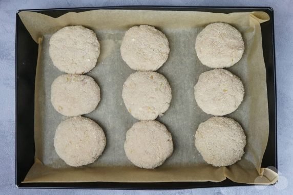 Minced pork cutlets with cottage cheese: photo of recipe preparation, step 7