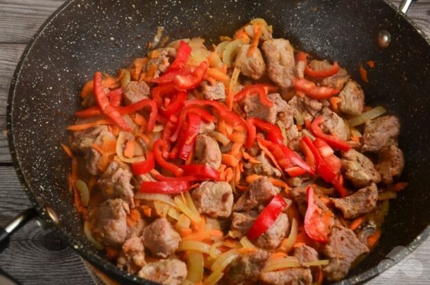 Pork with vegetables in tomato: photo of recipe preparation, step 3