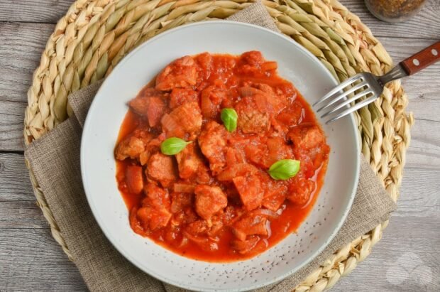 Pork with vegetables in tomato: photo of recipe preparation, step 5