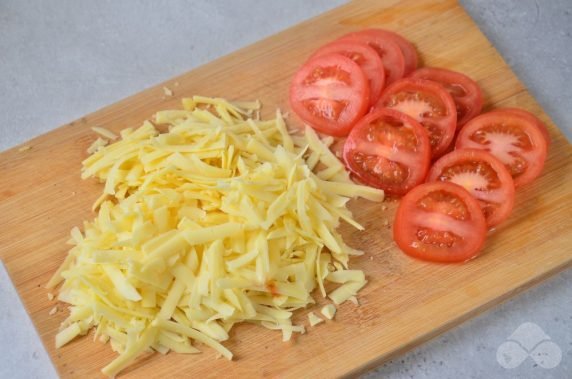 Baked chicken chops with tomatoes and cheese: photo of recipe preparation, step 1