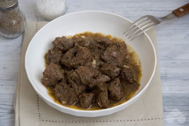 Beef stewed in a slow cooker – a simple and delicious recipe with photos (step by step)