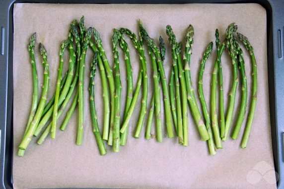 Salmon with asparagus in the oven: photo of recipe preparation, step 1