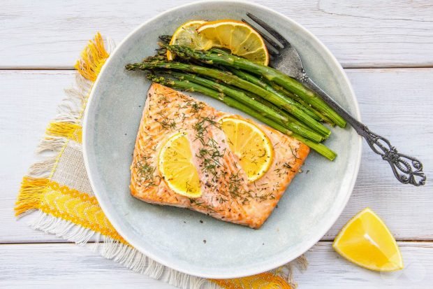 Salmon with asparagus in the oven – a simple and delicious recipe with photos (step by step)