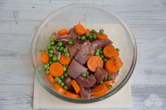 Turkey with vegetables in the oven: photo of recipe preparation, step 4