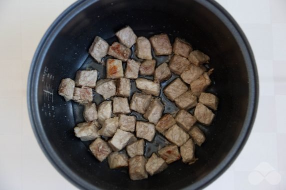 Pilaf with pork in a slow cooker: photo of recipe preparation, step 3