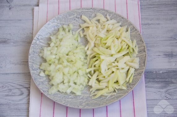 Braised cabbage with pork: photo of recipe preparation, step 2