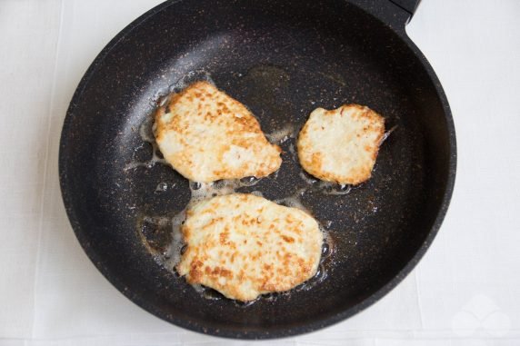 Tender chicken breast chops: photo of recipe preparation, step 5