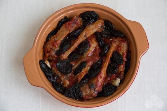 Pork ribs with prunes in the oven: photo of recipe preparation, step 9