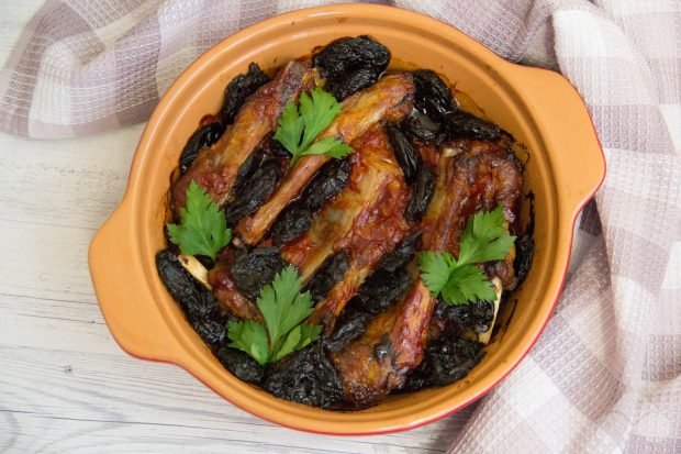 Pork ribs with prunes in the oven – a simple and delicious recipe with photos (step by step)