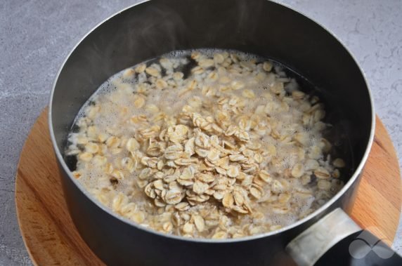 Oatmeal porridge on water: photo of recipe preparation, step 2