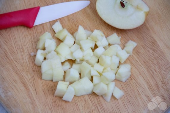 Oatmeal porridge with apple and raisins in a slow cooker: photo of recipe preparation, step 3