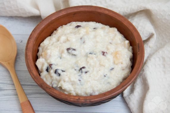 Oatmeal porridge with apple and raisins in a slow cooker: photo of recipe preparation, step 5