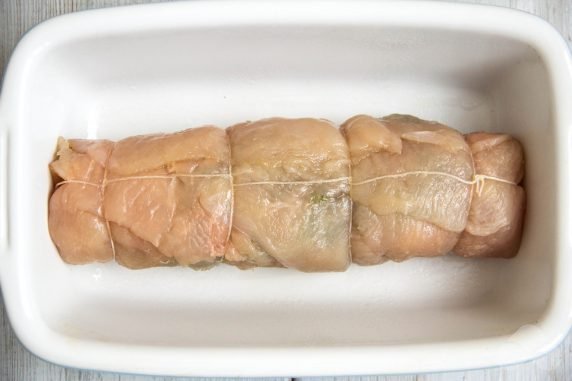 Chicken fillet roll with spices in the oven: photo of recipe preparation, step 3