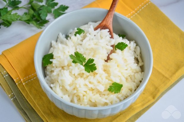 Crumbly rice in a slow cooker – a simple and delicious recipe with photos (step by step)