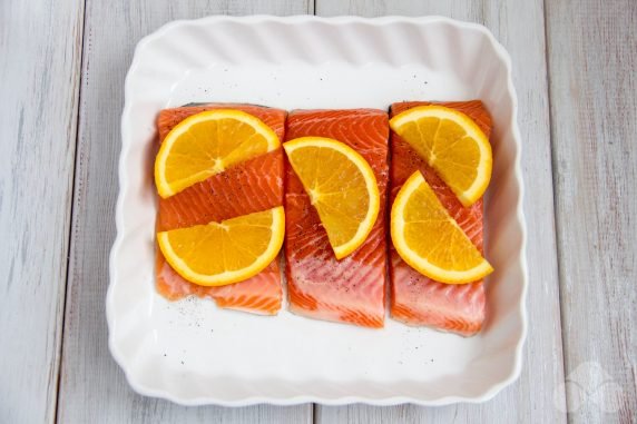 Salmon with oranges in the oven: photo of recipe preparation, step 2