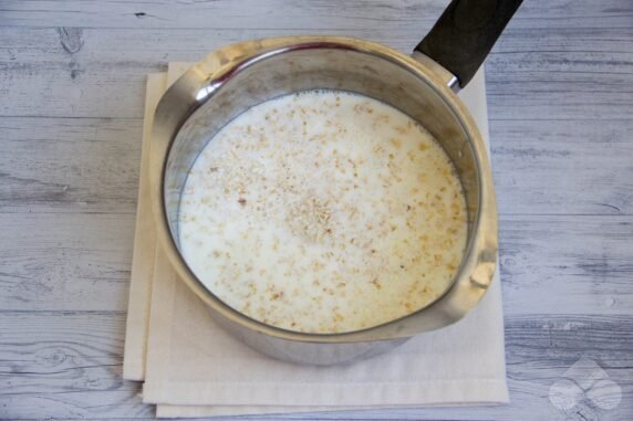 Oatmeal porridge with banana: photo of recipe preparation, step 2