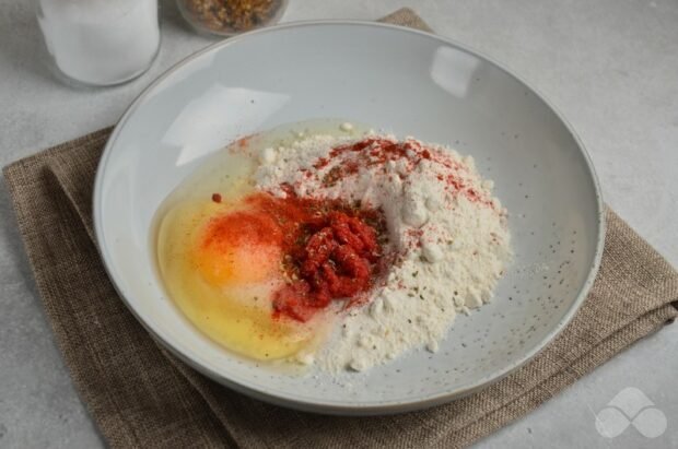 Mackerel fillet in tomato batter in a frying pan: photo of recipe preparation, step 1