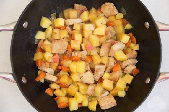 Pork and potato goulash: photo of recipe preparation, step 5