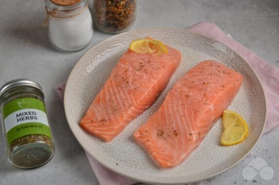 Salmon with mushrooms and cream in the oven: photo of recipe preparation, step 1