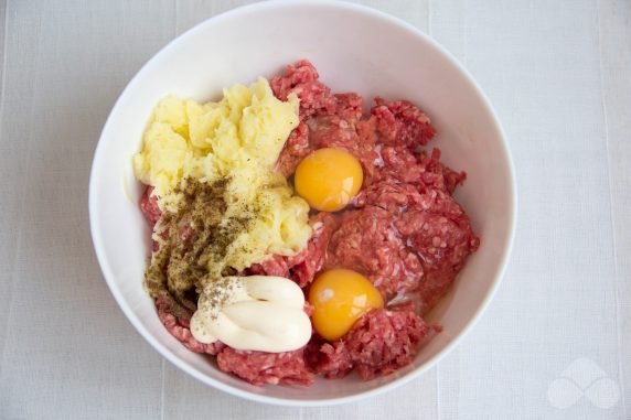 Quick minced pork cutlets: photo of recipe preparation, step 2