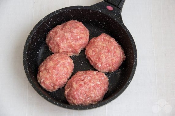 Quick minced pork cutlets: photo of recipe preparation, step 3