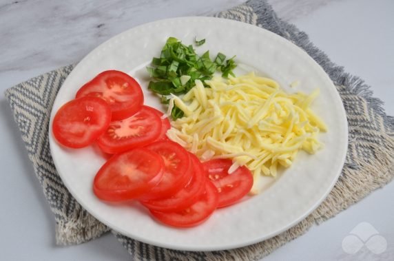 Stuffed chicken fillet with tomatoes and mozzarella: photo of recipe preparation, step 1